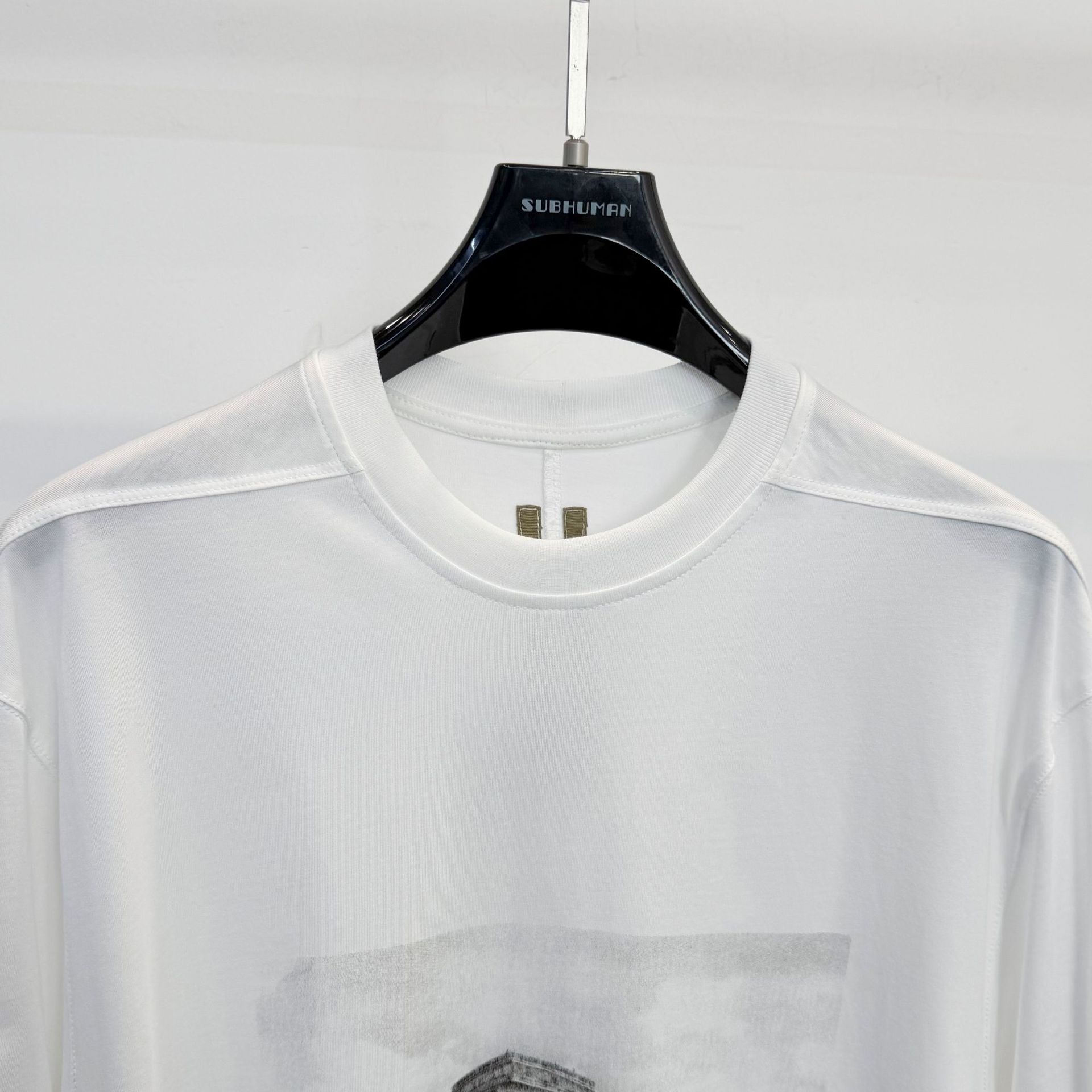 26SS Dark Lazy‑Vibe T-shirt su - Summer Vibes Clothing Men avis et prix